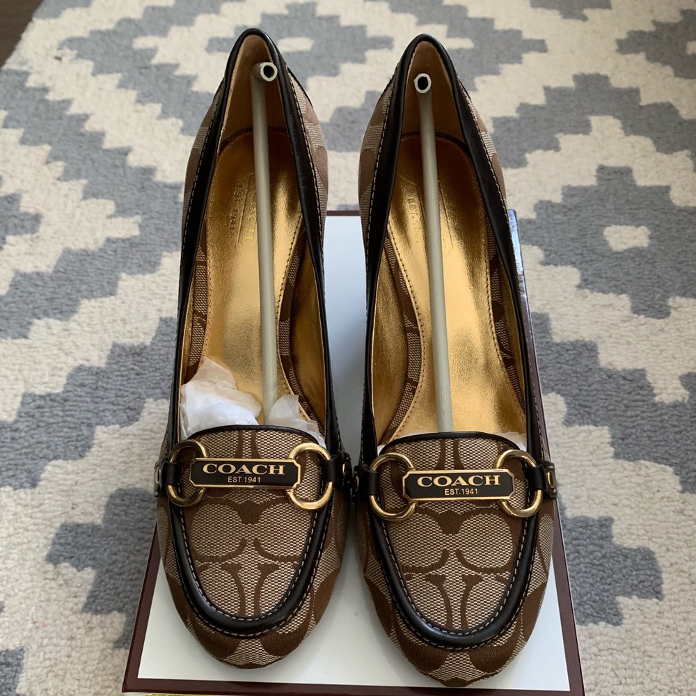 COACH Charley Signature 12C/Calf Pump